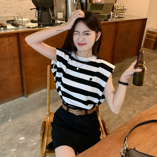 Black and white striped vest T-shirt women's summer  new design sense loose hot girl outerwear top