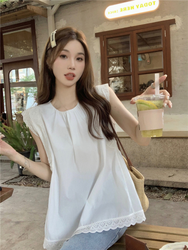 Real price!  South Korea  summer new French style solid color round neck hollow lace sleeveless shirt women's top