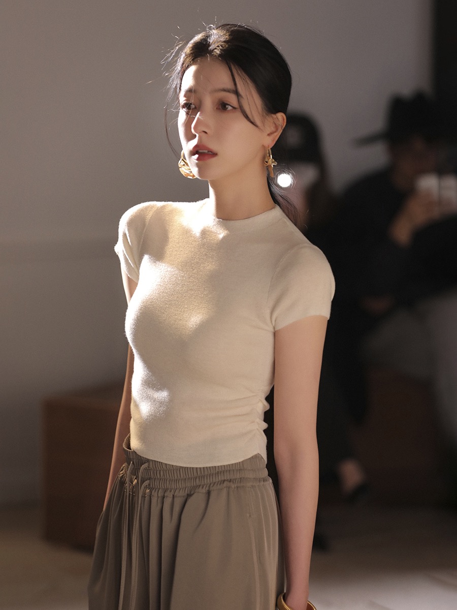 Xia Shiwen fishbone beauty arc hem side shirring design pink knitted T-shirt female slim short-sleeved top