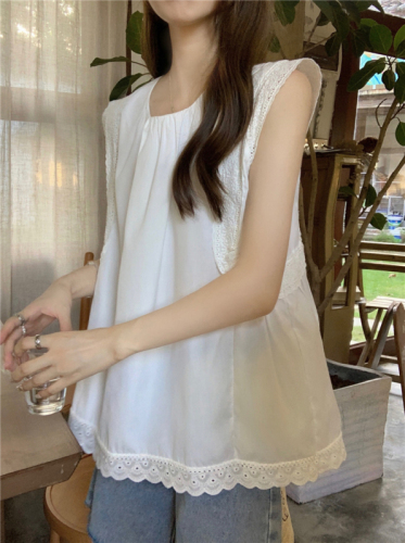Real price!  South Korea  summer new French style solid color round neck hollow lace sleeveless shirt women's top