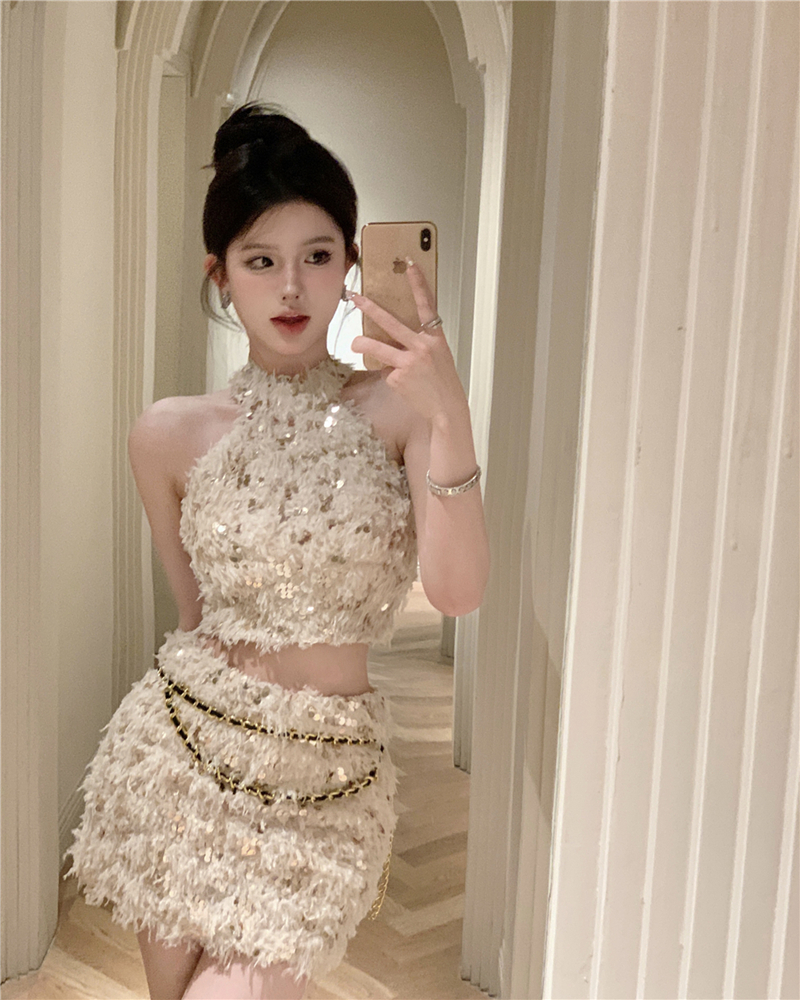 Real shot of Xiaoxiangfeng hot girl hanging neck tassel sequined top + anti-slip bag hip skirt two-piece set for women