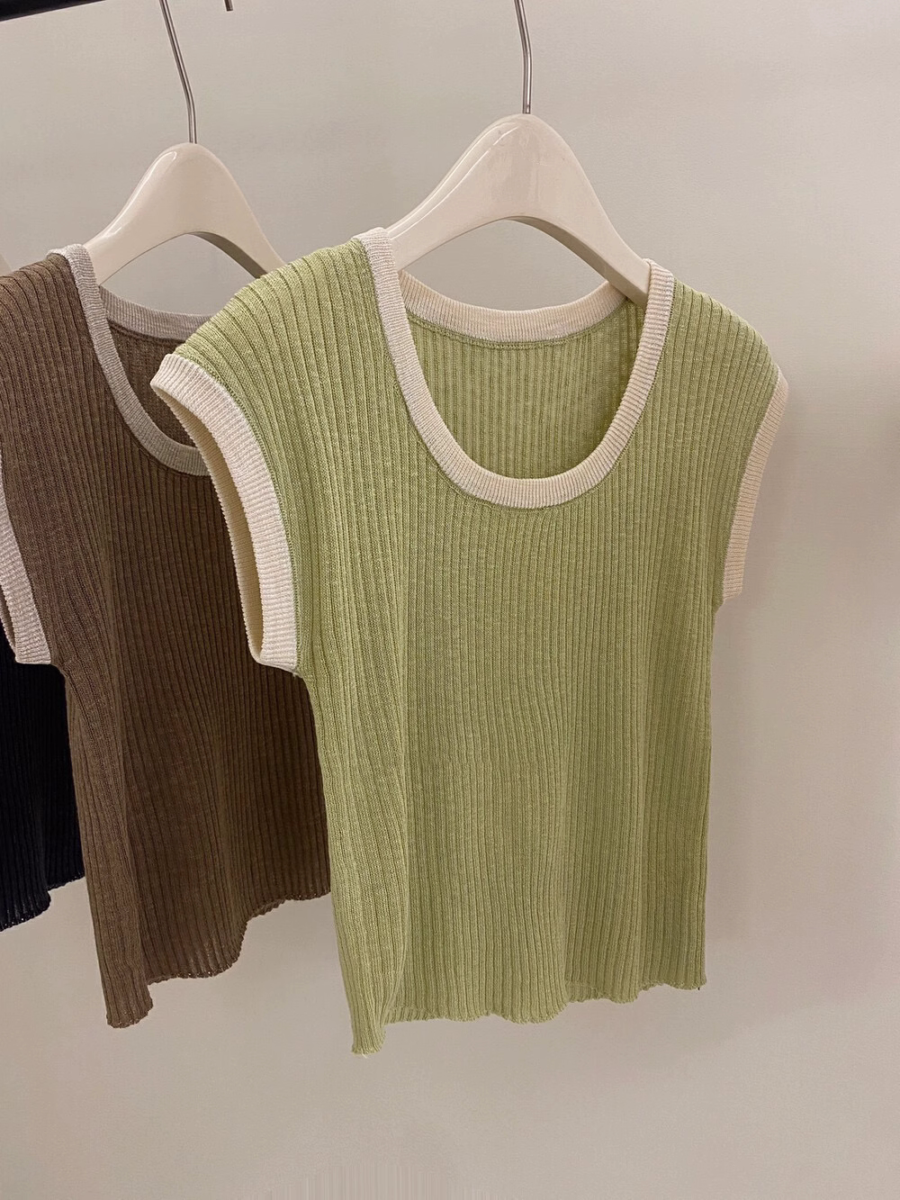 Korean chic contrast color round neck knitted vest female 2023 new summer design sense foreign style pullover top