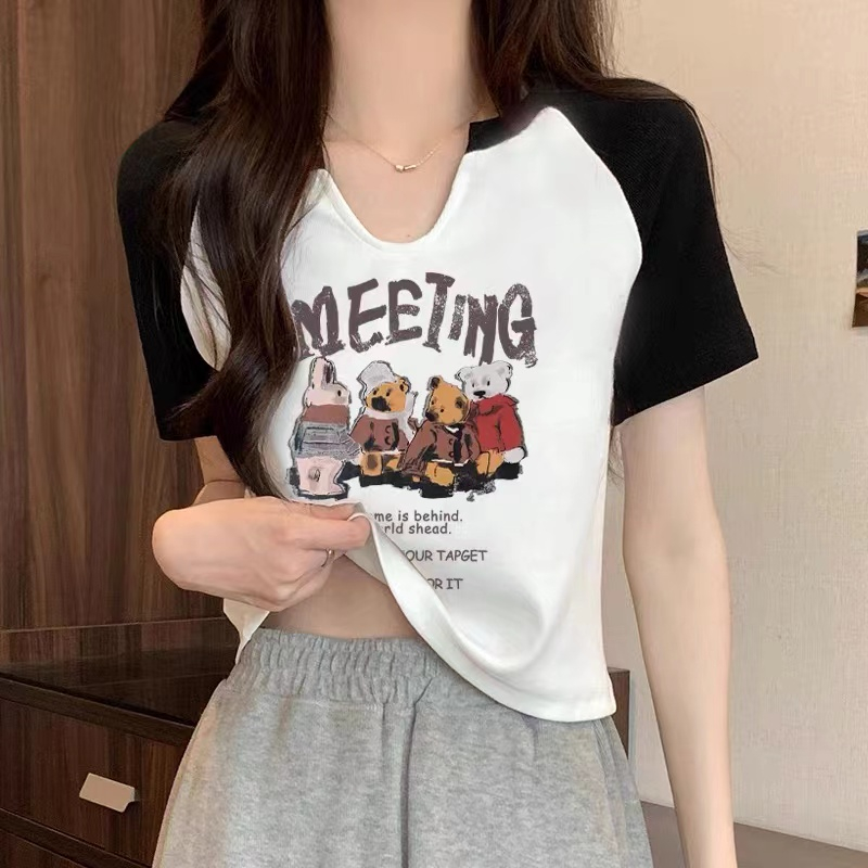 Thread bear short-sleeved t-shirt female 2023 summer new Korean version design sense small V-neck