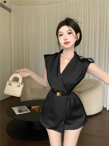 Real price, light temperament, lapel design, waist sleeveless jacket + short suit