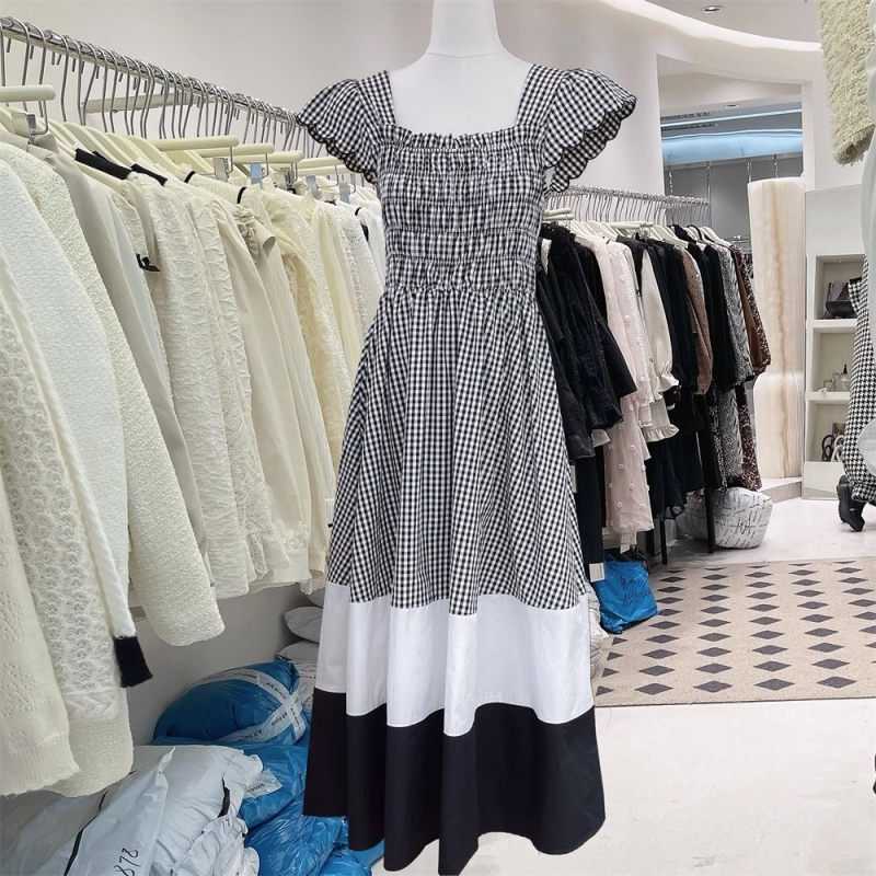 2023 new summer French temperament square collar plaid skirt foreign style small flying sleeve stitching large swing mid-length dress