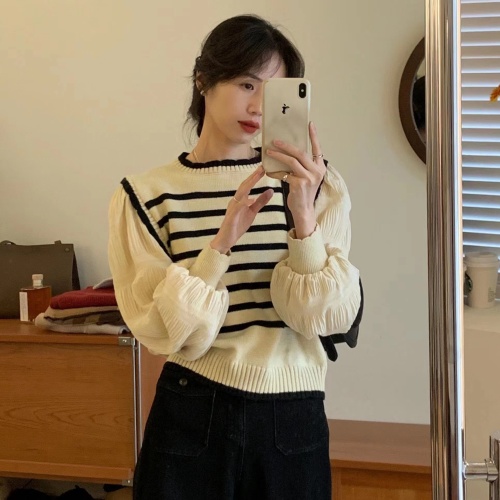 French fake two-piece striped sweater women's 2023 spring and autumn lazy wind top design sense niche gentle knitwear