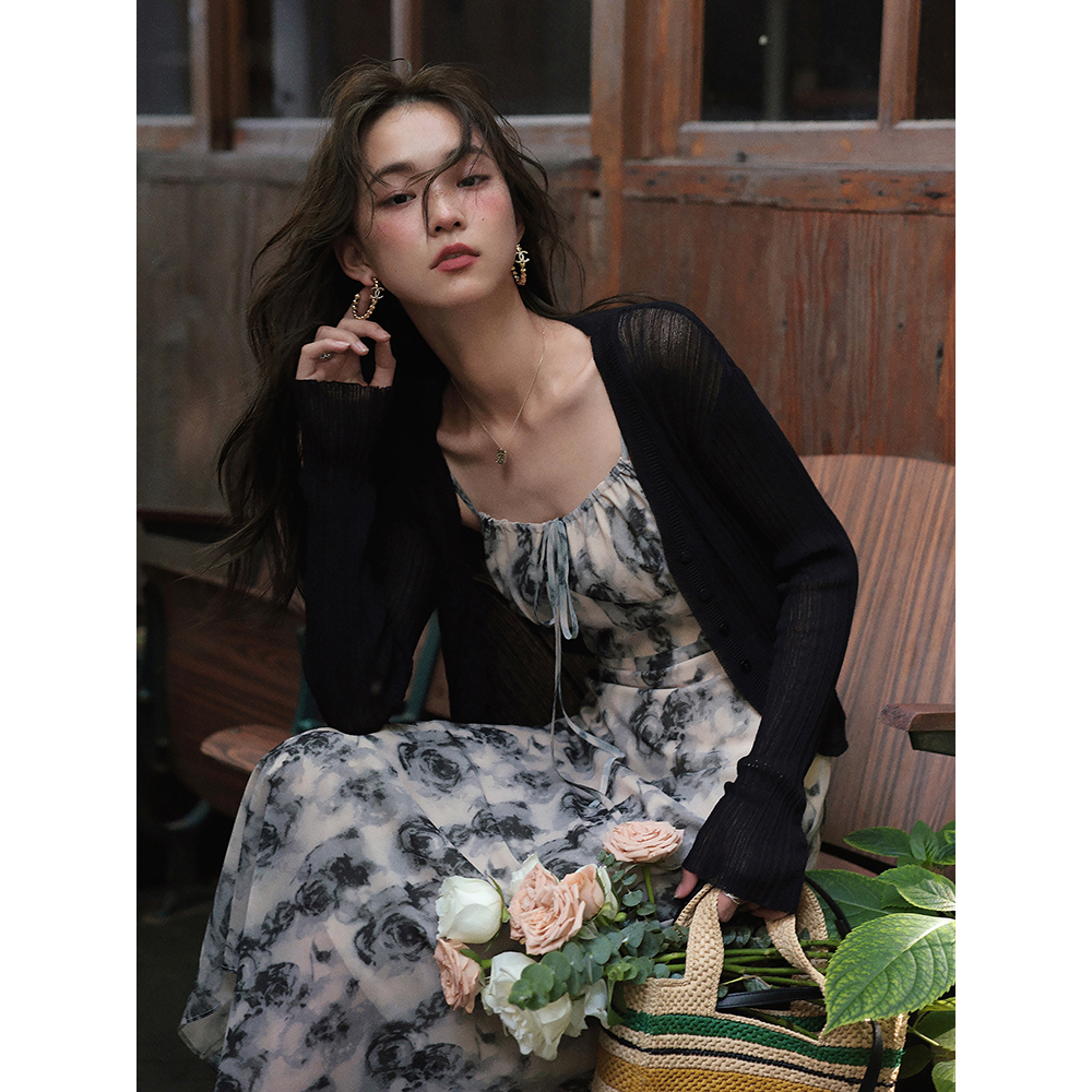 Design sense pure desire V-neck knitted cardigan women's self-cultivation and thin section irregular sun protection top