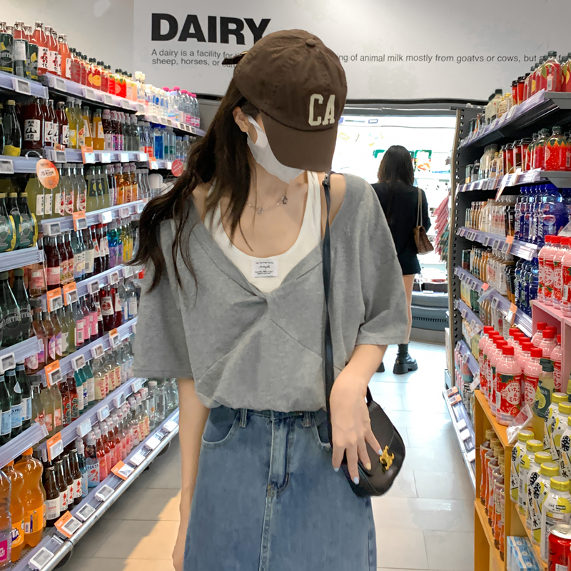 Fake two-piece sling short-sleeved top female students summer new pure desire style hot girl design sense niche T-shirt trendy H type