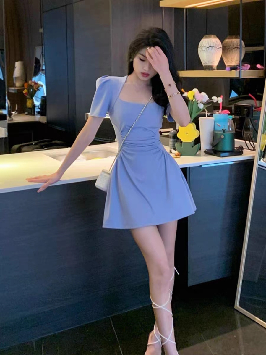 2023 summer new style small and niche design sense waist waist temperament slim square collar pleated A-line dress female
