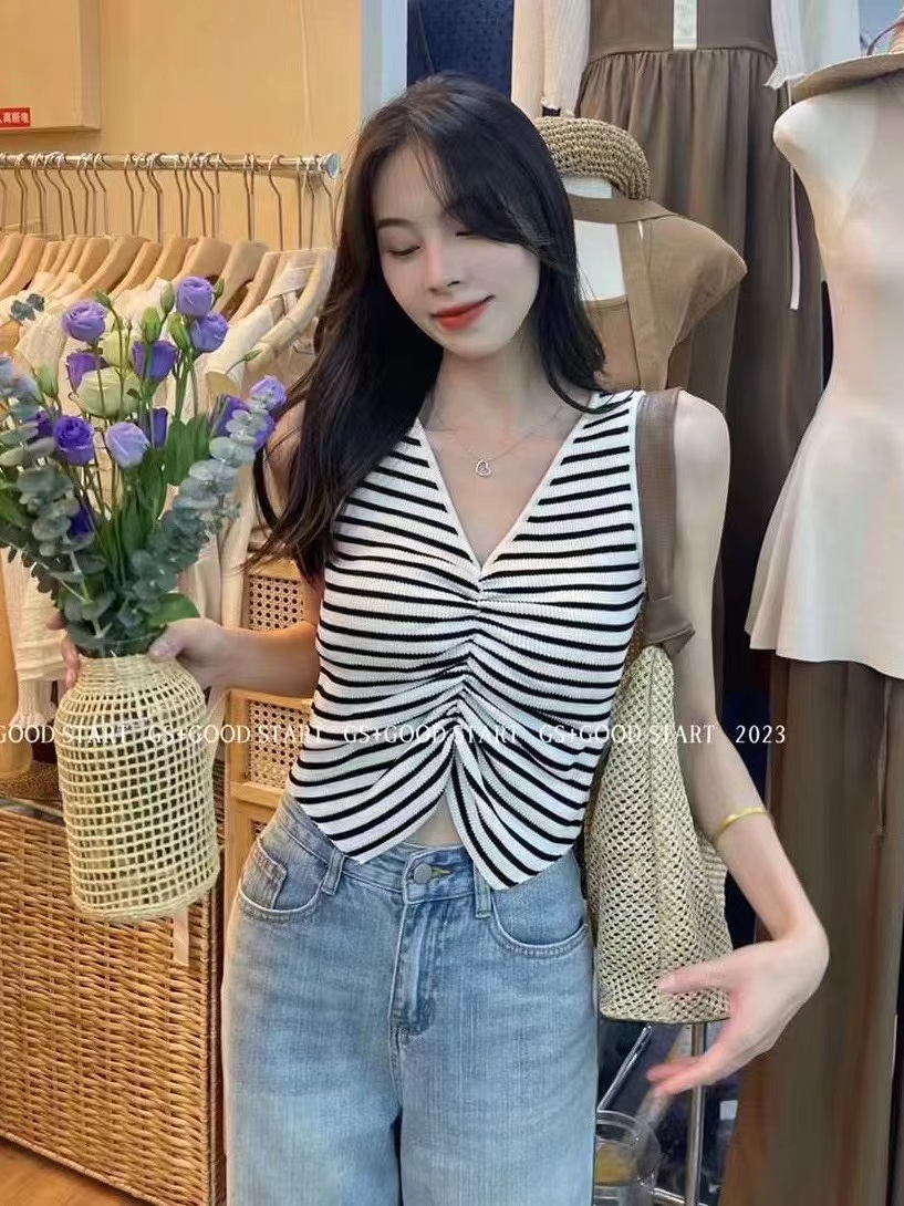 Thirteen lines of the same style, built-in chest pad, pinstripe drawstring, sweet and spicy sweater, women's all-match vest