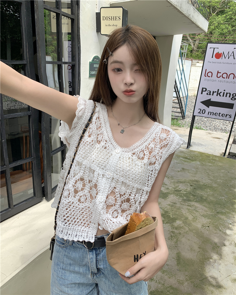 Real price real price French hollow hook flower lace stitching V-neck flying sleeve vest blouse
