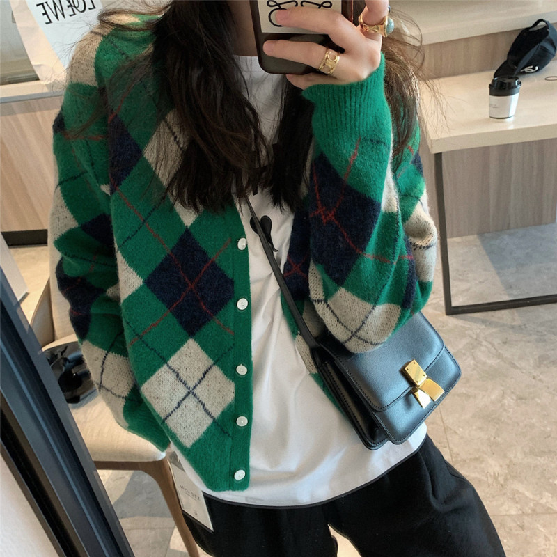 V-neck contrast color rhombic knitted cardigan loose 2023 autumn and winter new green rhombus retro sweater jacket women