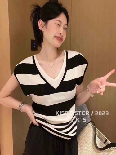 Summer new new Korean version fashion temperament simple V-neck striped fake two-piece short-sleeved tops flying sleeve tops