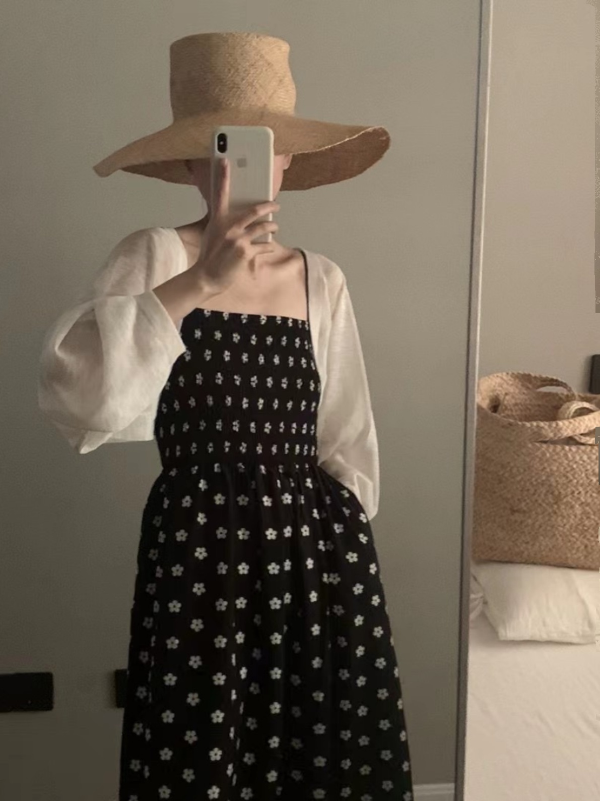 French-style small vest ice silk knitted sunscreen cardigan women's thin section shawl summer with suspender skirt with top blouse