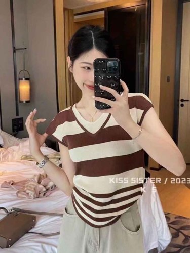 Summer new new Korean version fashion temperament simple V-neck striped fake two-piece short-sleeved tops flying sleeve tops
