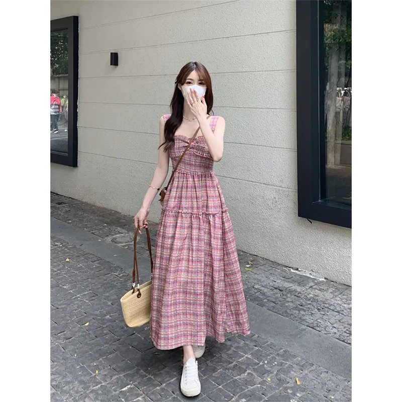 Summer 2023 new niche retro plaid pleated waist slim tube top suspenders big swing dress ins female