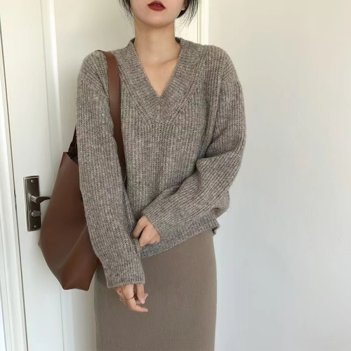 Japanese and Korean lazy style V-neck pullover sweater women's loose autumn and winter Korean new retro mohair