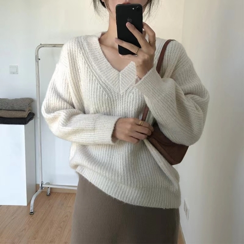 Japanese and Korean lazy style V-neck pullover sweater women's loose autumn and winter Korean new retro mohair