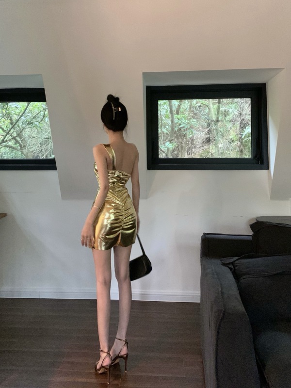 Real shot real price~Pure desire sexy V-neck slanted shoulder design dress bright surface irregular slit bag arm short skirt female