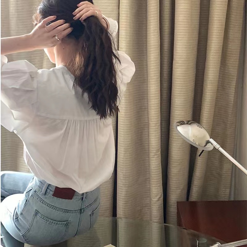2023 early spring new loose French retro inner top round neck three quarter sleeve bottoming shirt female white shirt
