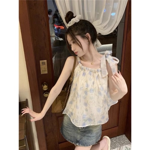 Halter neck floral strap vest women's summer new French style age-reducing loose design sense small crowd wearing camisole top