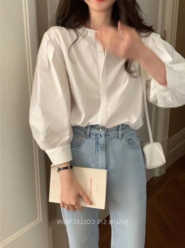  early spring new loose French retro inner top round neck three quarter sleeve bottoming shirt female white shirt