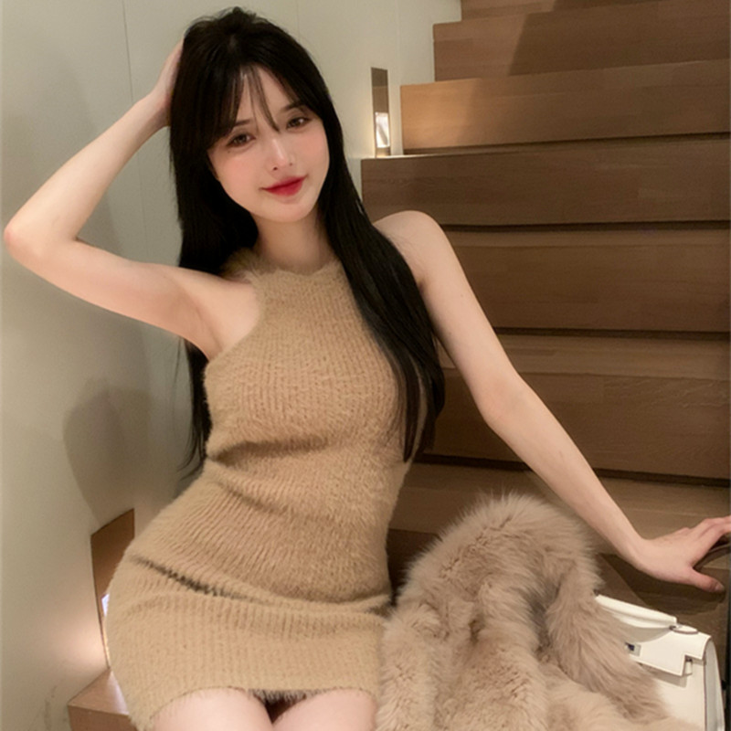 Yujie style waist waist knitted dress women's 2023 autumn new sleeveless slim short skirt with high-quality texture