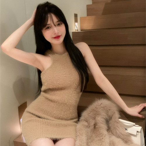 Yujie style waist waist knitted dress women's  autumn new sleeveless slim short skirt with high-quality texture