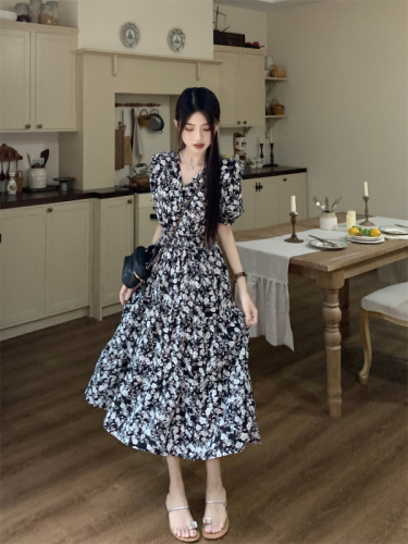 Summer 2023 French style gentle Korean style waist black small floral V-neck dress cake long skirt women