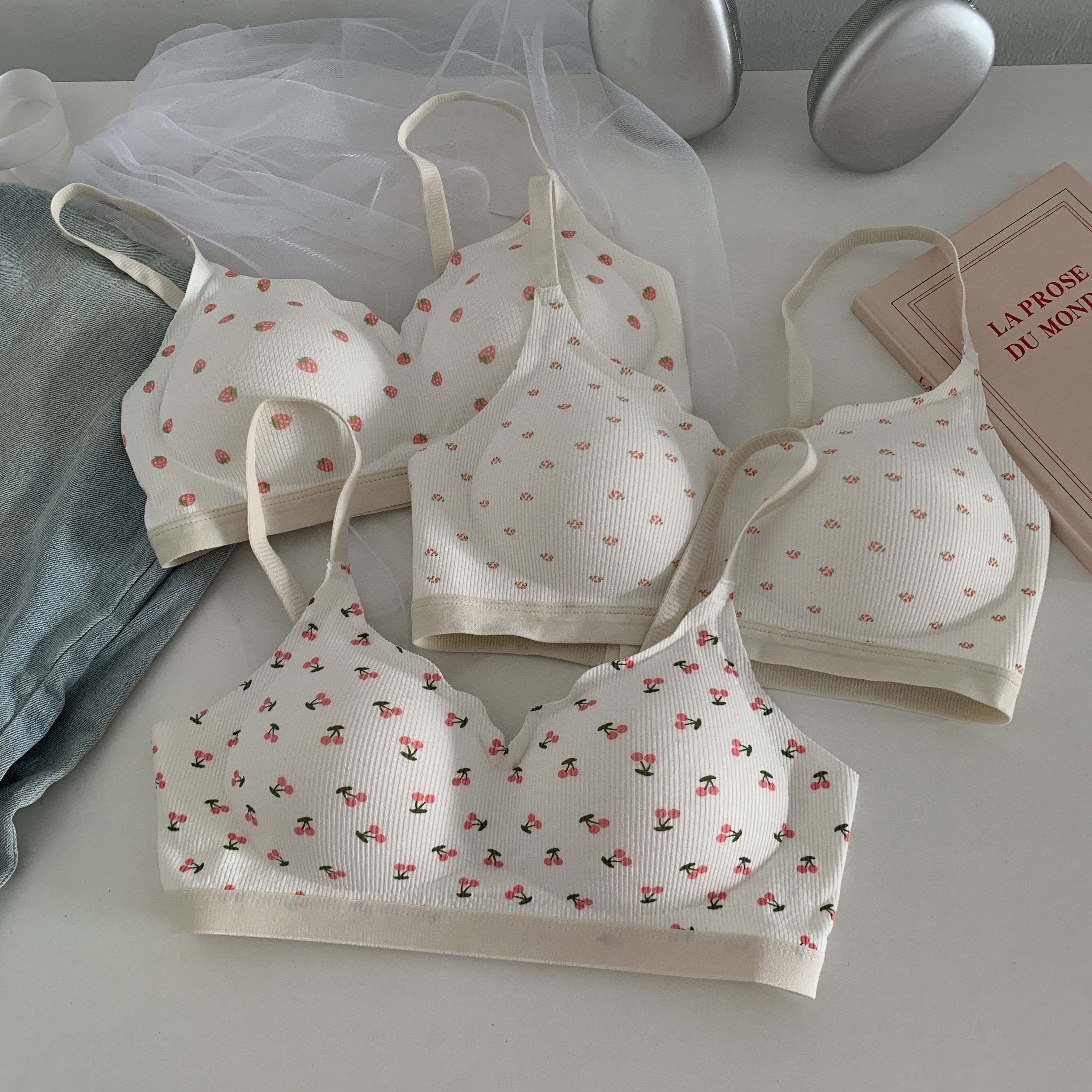 Soft seamless breathable nude girl underwear female small chest gathered no steel ring bra bra