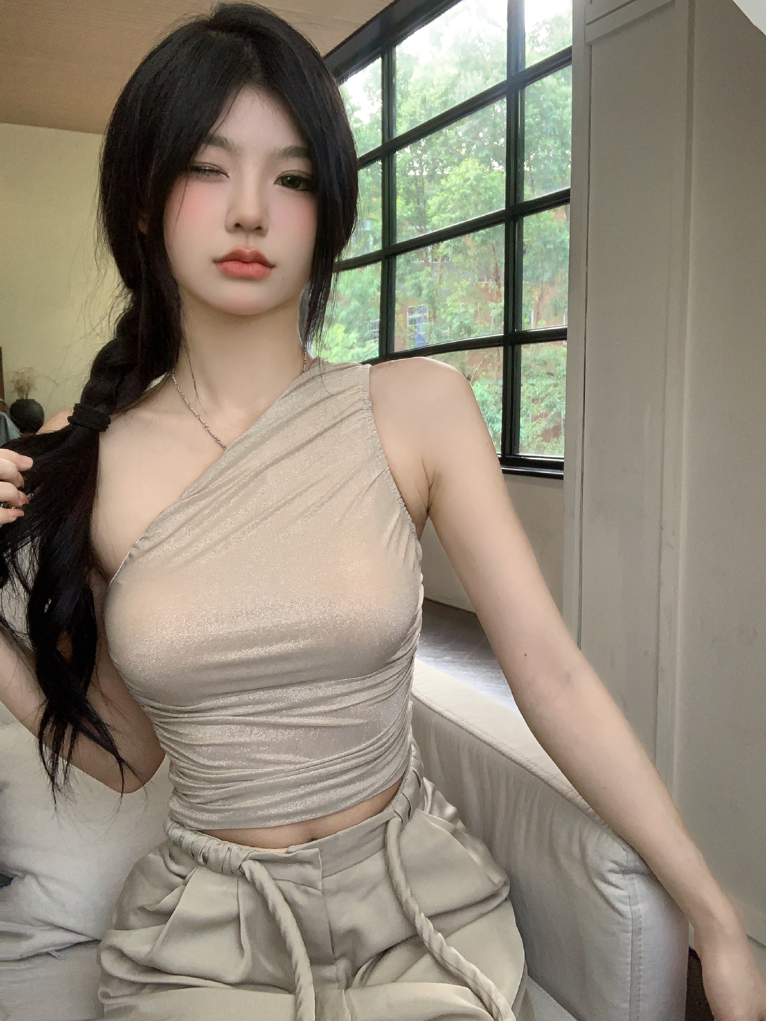 ~Thai-style hot girl slanted shoulders slim pleated sleeveless vest top + all-match design drawstring trousers