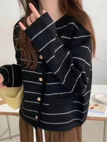 Winter high-quality knitted jacket female cardigan sweater new 2023 fashion foreign style autumn and winter age reduction beautiful