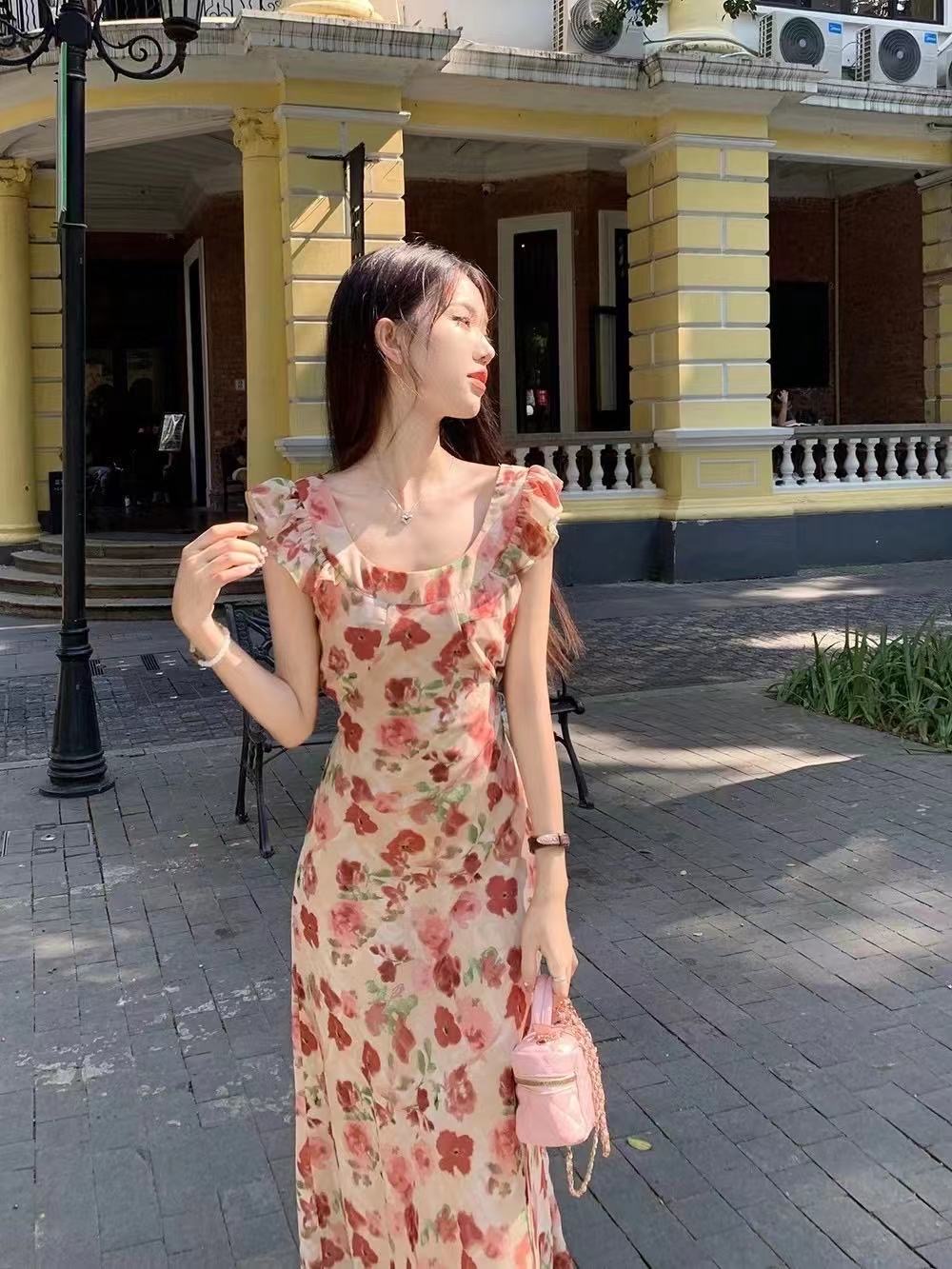 French retro floral dress women's summer 2023 new flying sleeve design sense waist waist slimming A-line long skirt