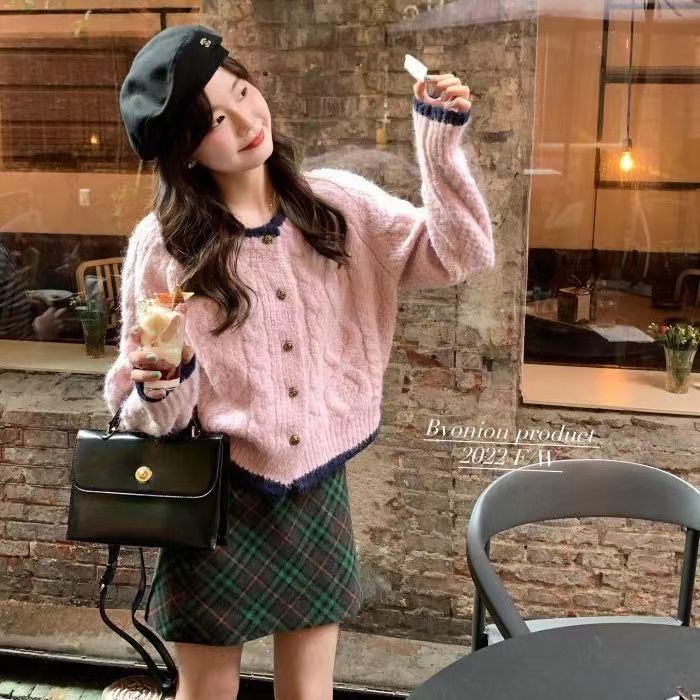 Lazy wind twist pink sweater cardigan jacket female autumn and winter gentle wind 2023 new design sense niche top