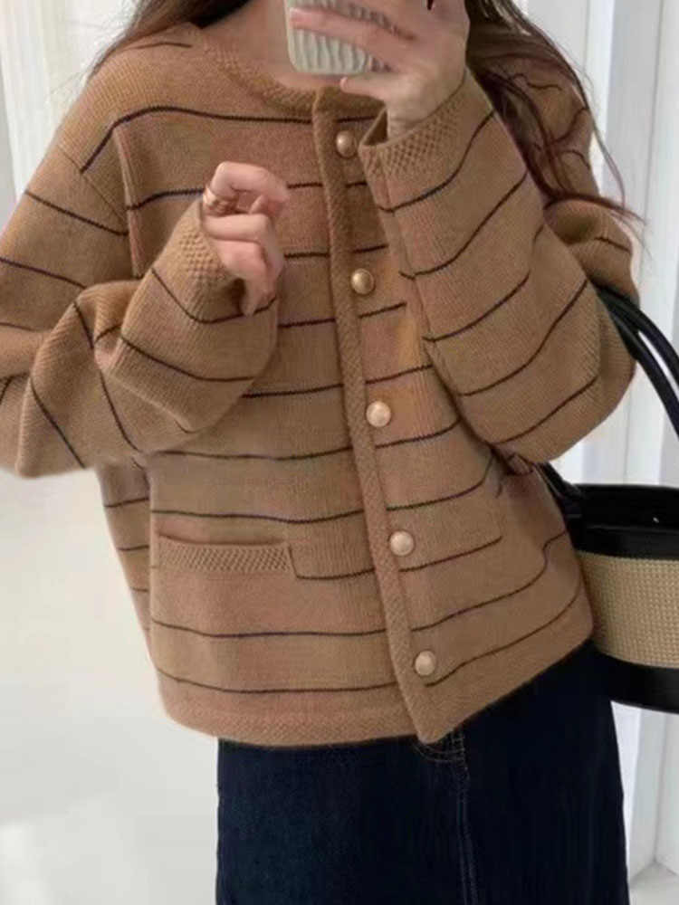 Winter high-quality knitted jacket female cardigan sweater new 2023 fashion foreign style autumn and winter age reduction beautiful