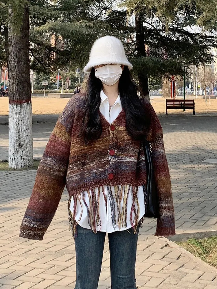 Design sense gradient tassel V-neck sweater coat women autumn and winter 2023 new loose knitted sweater short top