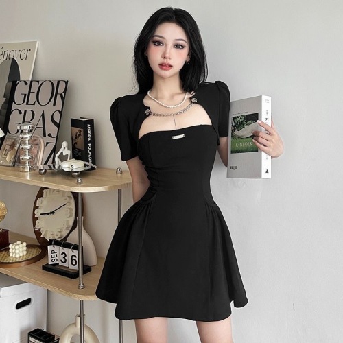 Pure desire style French style light cooked Yujie style black thin waist tube top dress with short-sleeved cardigan two-piece set