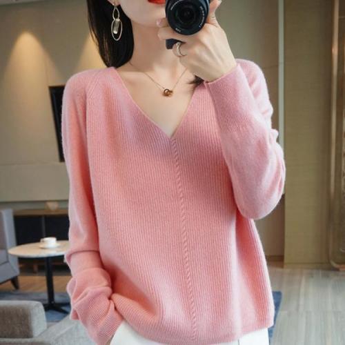 Autumn and winter V-neck sweater ladies loose short bottoming sweater pullover long-sleeved solid color inner top trendy