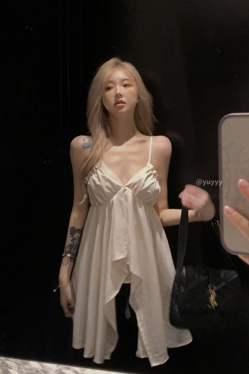 Dopamine wears beige irregular sling top women's v-neck pure desire elegant design summer