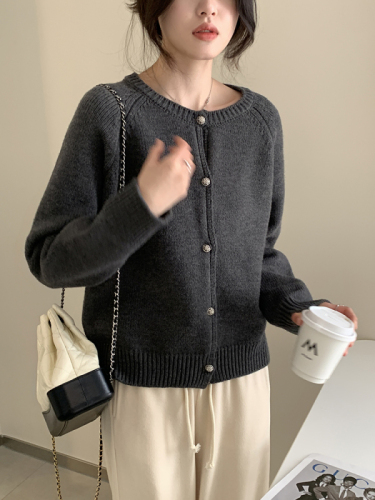A Yi small fragrant feeling raglan sleeve knitted cardigan women's spring 2023 new loose lazy round neck sweater jacket