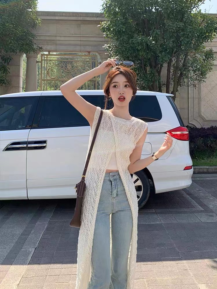 Wearing a white vest cool feeling ins style knitted blouse 2023 new Korean style loose hook flower all-match top women