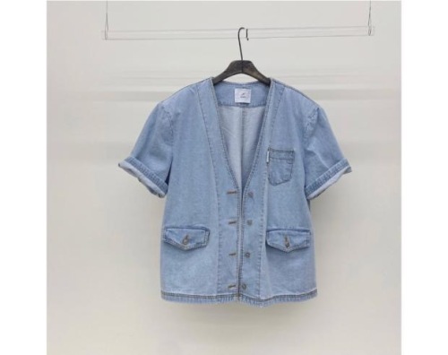 Thin cotton denim short-sleeved shirt The sleeves can be rolled up