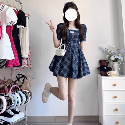 Small girls college style dress 2023 summer new square collar puff sleeve retro plaid skirt