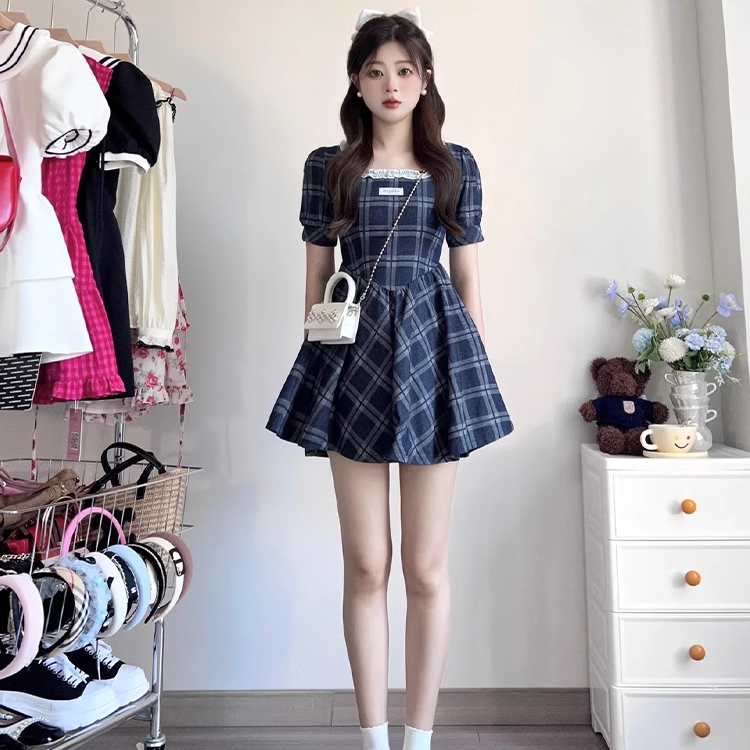 Small girls college style dress 2023 summer new square collar puff sleeve retro plaid skirt