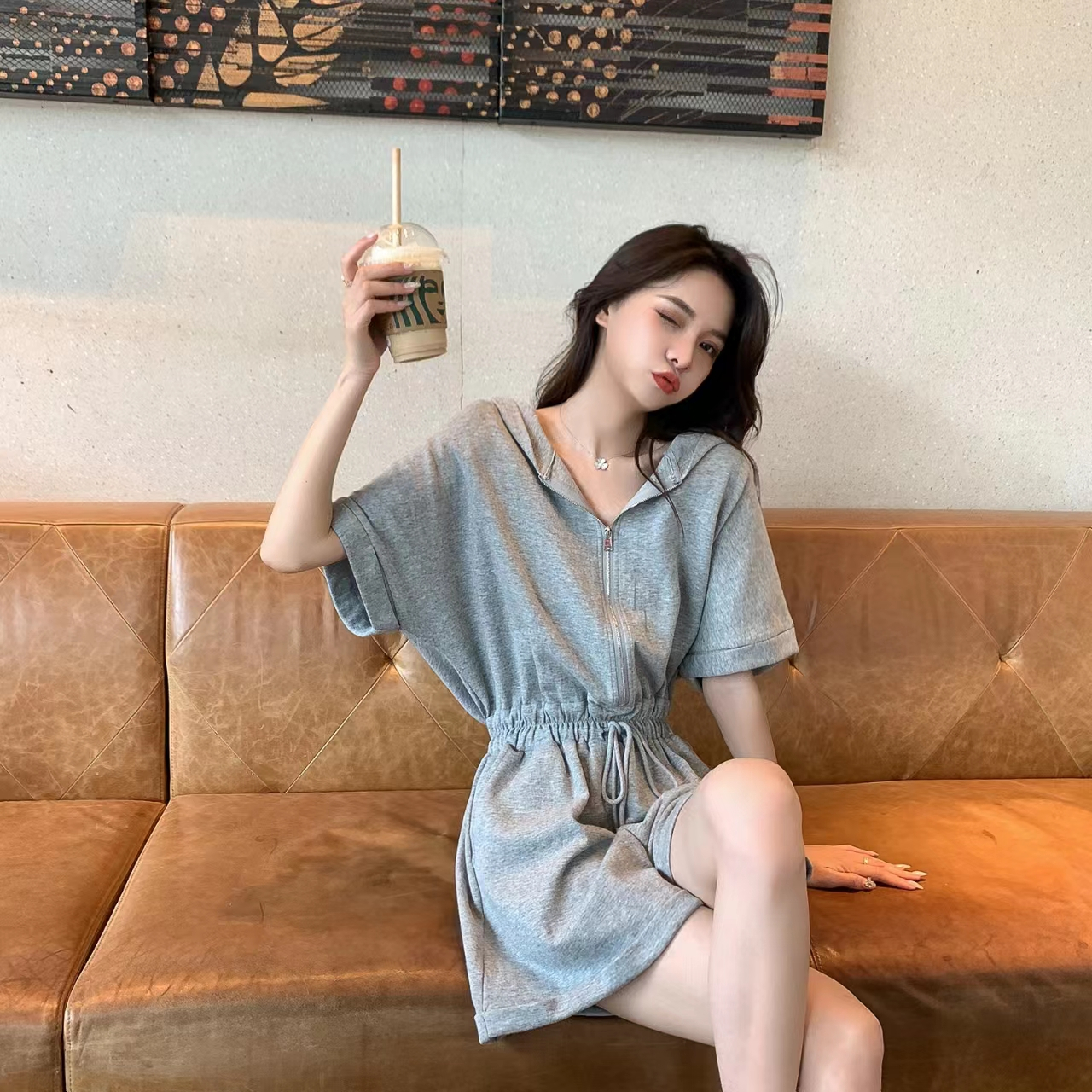Retro jumpsuit women's summer 2023 new high-waist design sense straight tube slim wide-leg shorts fried street care machine