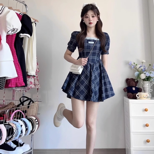 Small girls college style dress 2023 summer new square collar puff sleeve retro plaid skirt