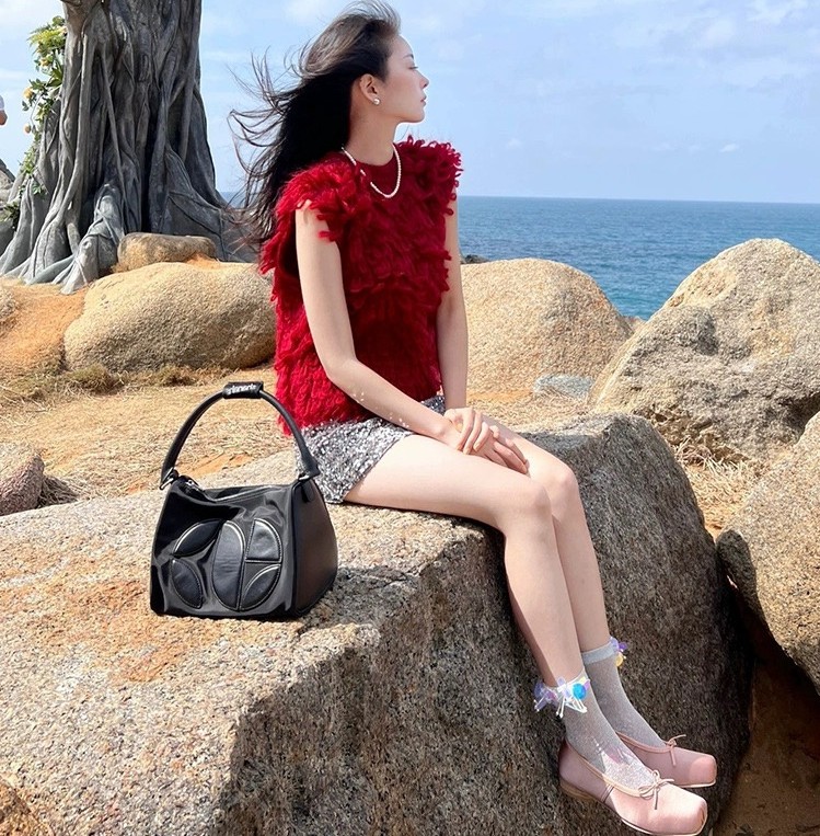 2023 autumn and winter new Korean Dongdaemun wool knitwear net red same style GLYP simple all-match casual sweater women