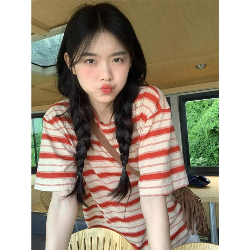 Striped t-shirt women's short-sleeved summer 2023 new red top small man loose all-match green color striped t-shirt