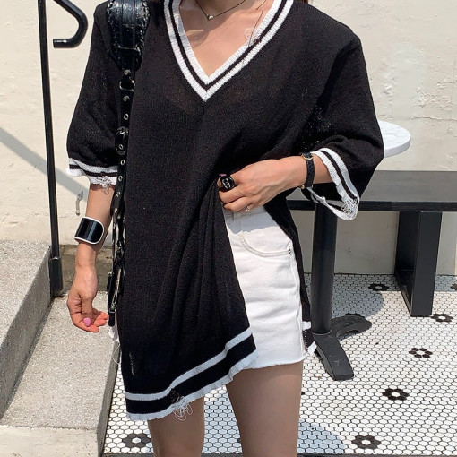 Contrasting color V-neck side slit mid-length shoulder pad alphabet knitted sweater