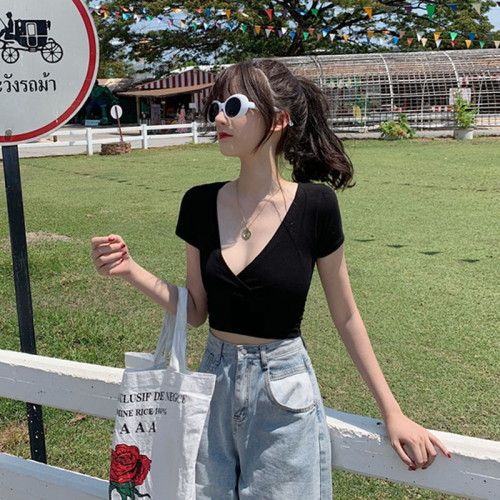 Short-sleeved t-shirt women's summer deep V-neck outerwear low-cut Korean version of slim fit navel short